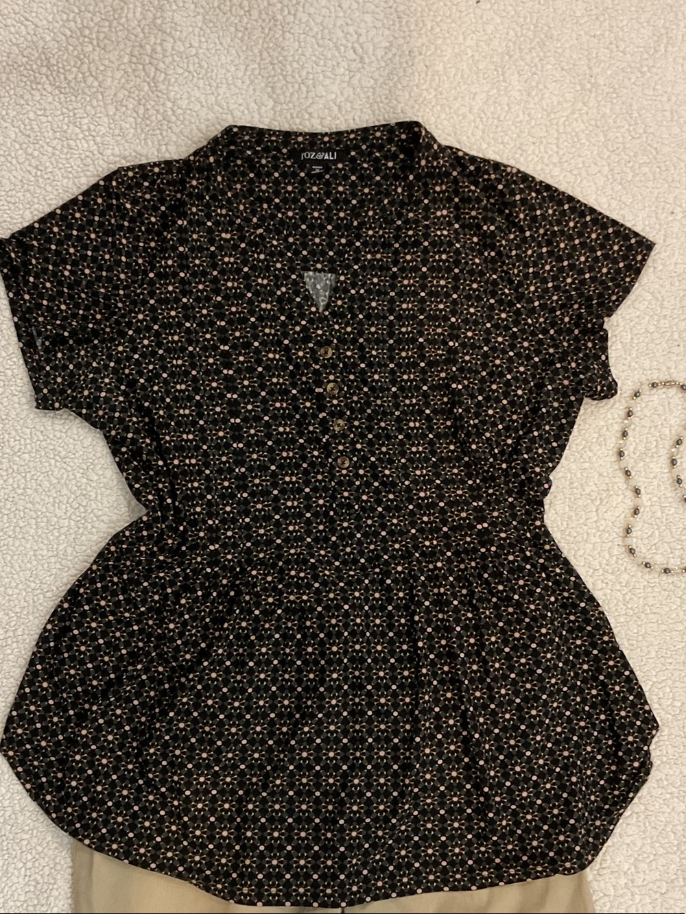 EUC- Roz & Ali -Geometric Floral Pintuck V‑Neck Blouse 1X — Green, Black, Beige